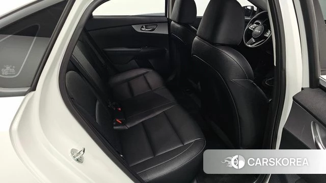 Kia The New K3 2nd generation 2024 Белый из Кореи, фото 2