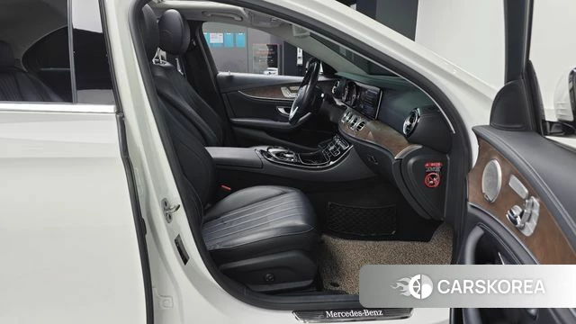 Mercedes-Benz E-Class W213 2019 Белый из Кореи, фото 2