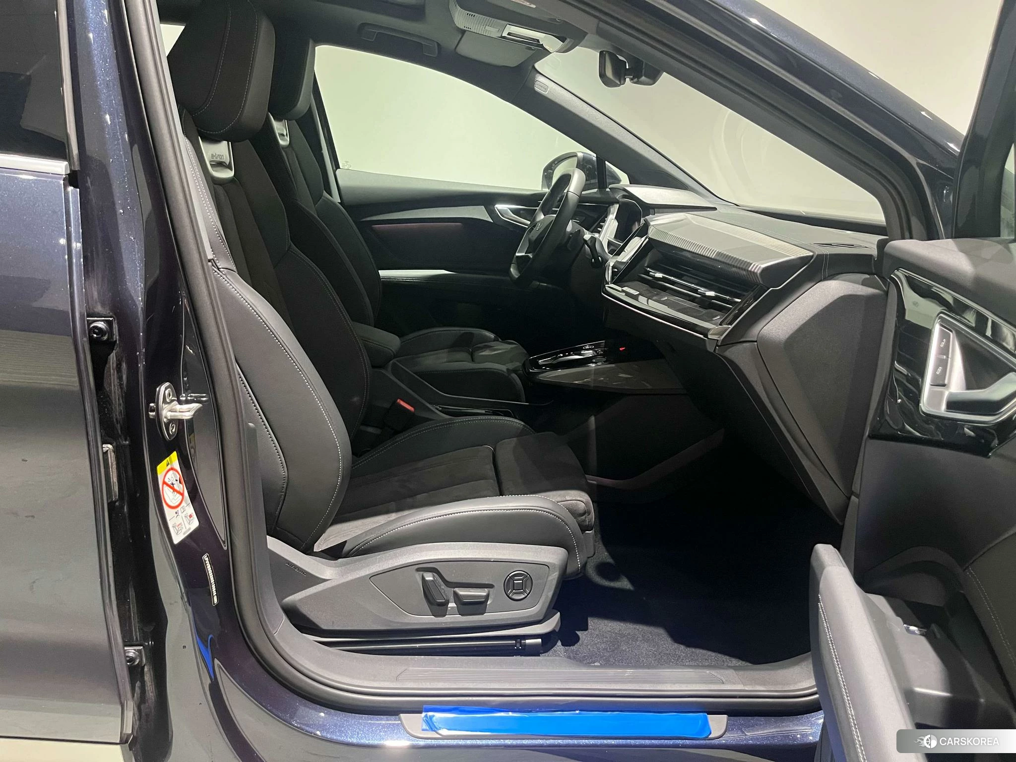 Audi Q4 2022 Синий из Китая, фото 2