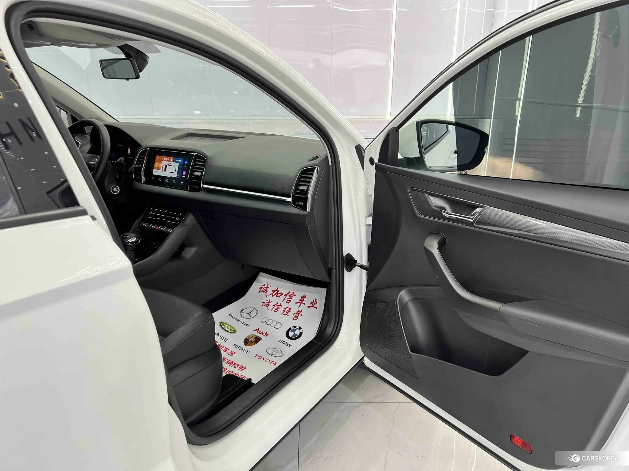 Skoda Karoq 2022 Белый из Китая, фото 2