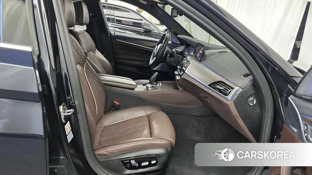 BMW 5 Series (G30) 2019 Черный из Кореи, фото 2