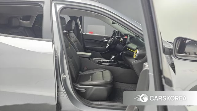 Chevrolet (GM Daewoo) Trax Crossover 2025 Серебристо-серый из Кореи, фото 2