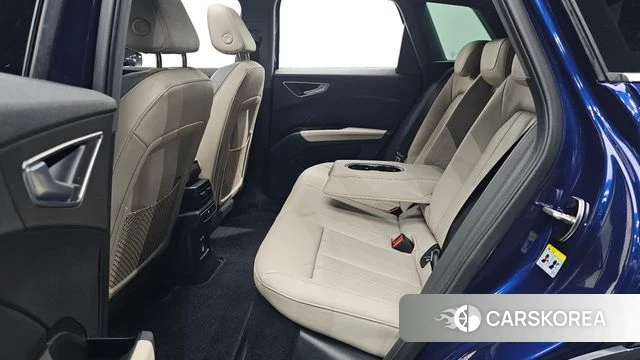 Audi Q4 e-Tron (F4) 2025 Синий из Кореи, фото 2