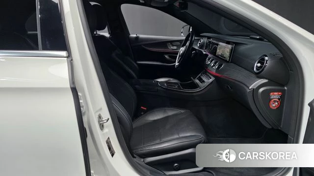 Mercedes-Benz E-Class W213 2023 Белый из Кореи, фото 2