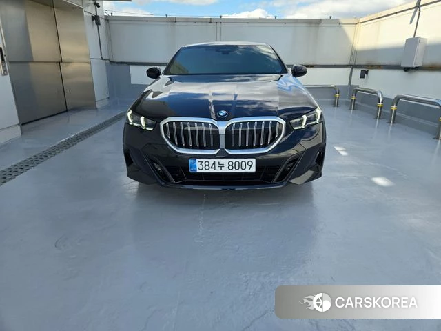 BMW 5 Series (G60) 2026 Черный из Кореи, фото 2