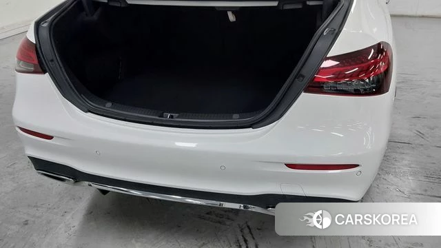 Mercedes-Benz E-Class W213 2022 Белый из Кореи, фото 2