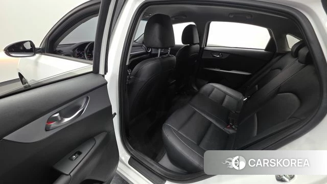 Kia The New K3 2nd generation 2021 Белый из Кореи, фото 2