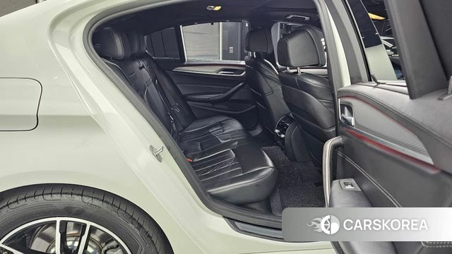 BMW 5 Series (G30) 2019 Белый из Кореи, фото 2