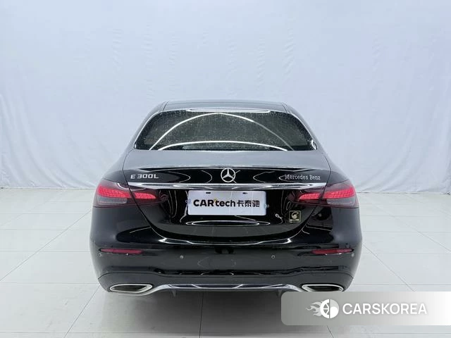 Mercedes-Benz E-Class 2022 Черный из Китая, фото 2