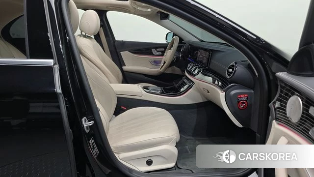Mercedes-Benz E-Class W213 2021 Черный из Кореи, фото 2
