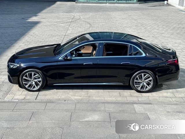 Mercedes-Benz E-Class 2024 Черный из Китая, фото 2