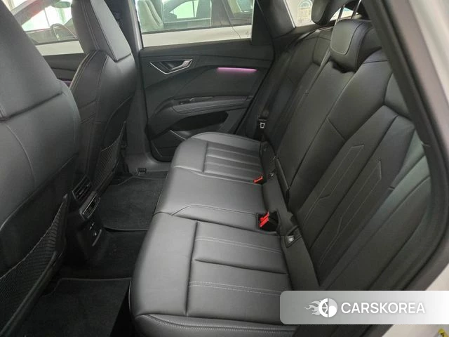 Audi Q4 e-Tron (F4) 2026 Белый из Кореи, фото 2