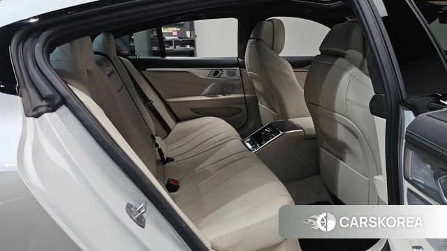 BMW 8 Series (G15) 2025 Белый из Кореи, фото 2