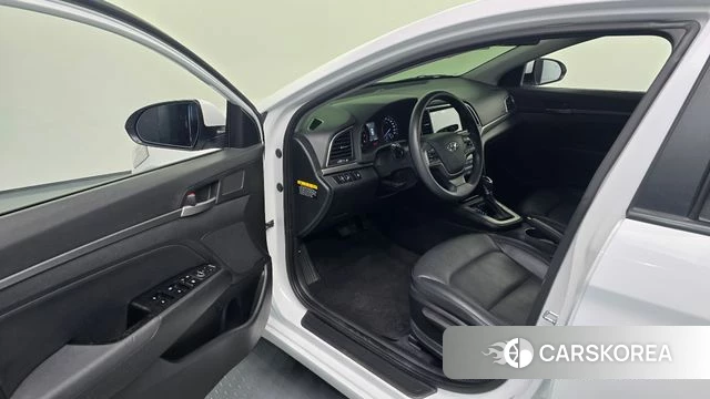 Hyundai Avante AD 2018 Белый из Кореи, фото 2