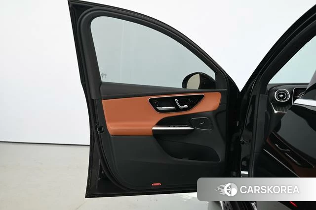 Mercedes-Benz GLC 2024 Черный из Китая, фото 2