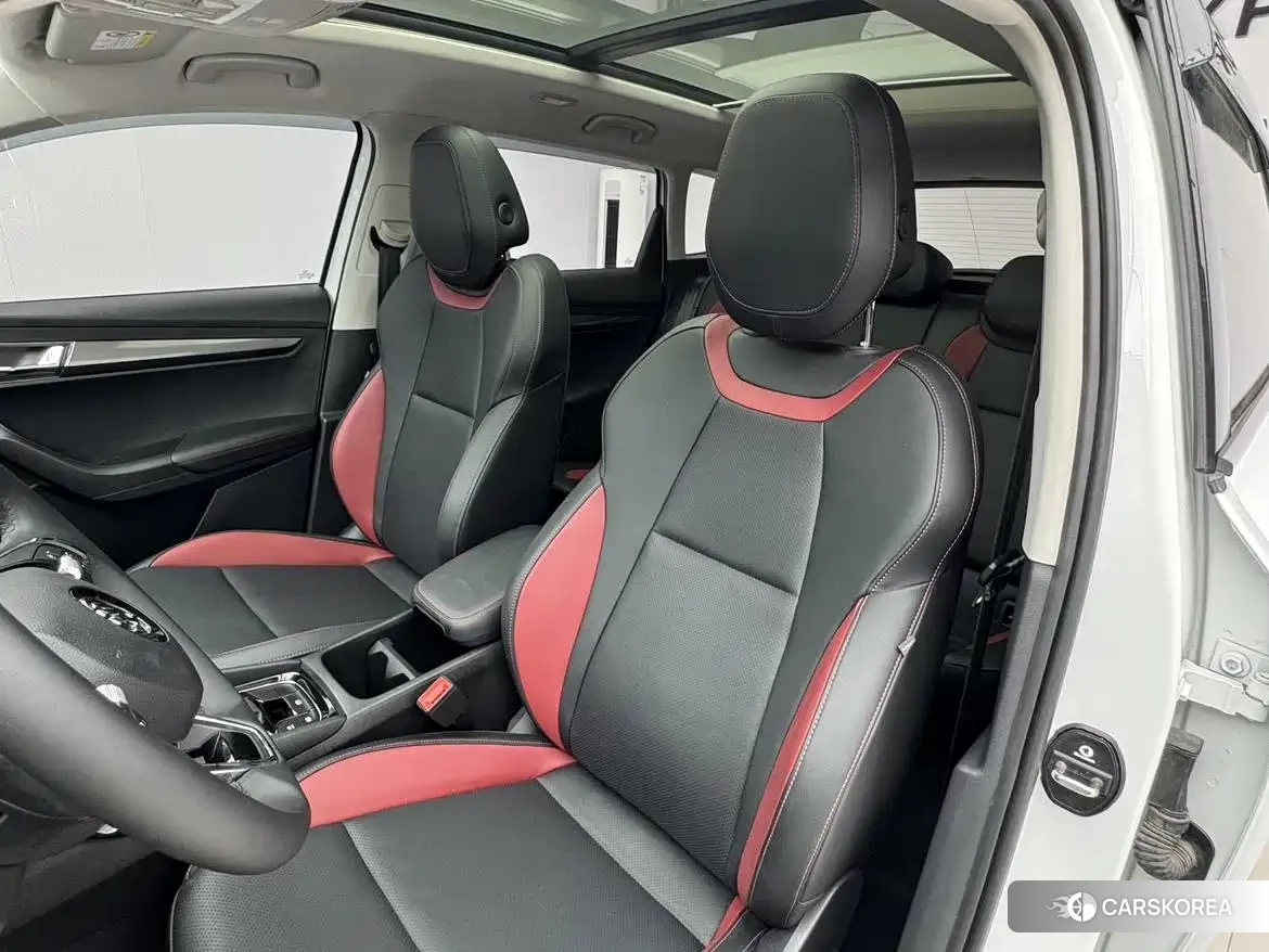 Skoda Karoq 2023 Белый из Китая, фото 2