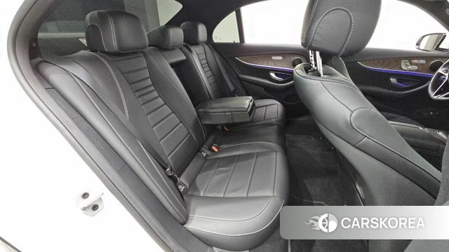 Mercedes-Benz E-Class W213 2022 Белый из Кореи, фото 2