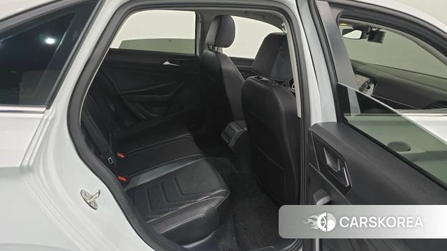 Volkswagen 7th Generation of Jetta 2023 Белый из Кореи, фото 2