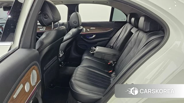 Mercedes-Benz E-Class W213 2018 Белый из Кореи, фото 2
