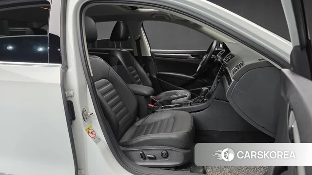 Volkswagen The New Passat 2018 Белый из Кореи, фото 2