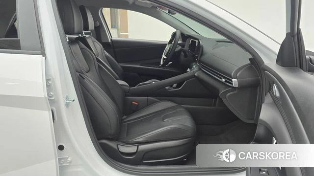 Hyundai The New Avante (CN7) 2024 Белый из Кореи, фото 2