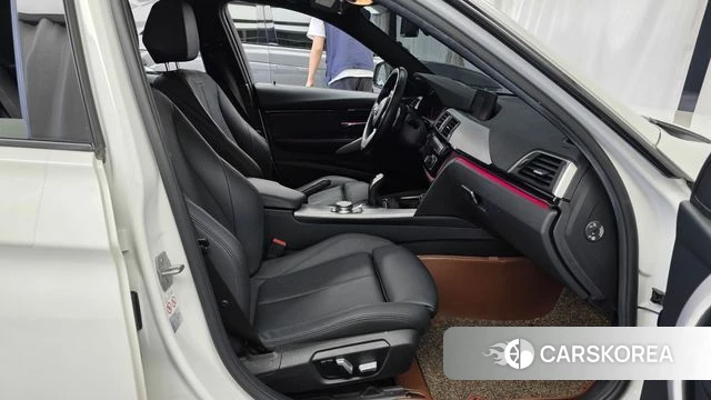 BMW 3 Series (F30) 2018 Белый из Кореи, фото 2