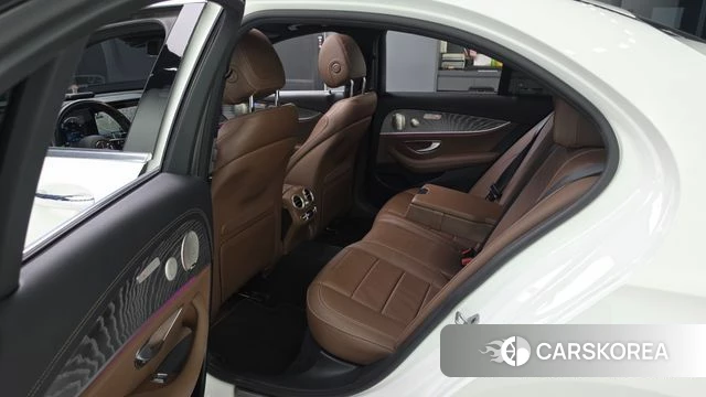 Mercedes-Benz E-Class W213 2022 Белый из Кореи, фото 2