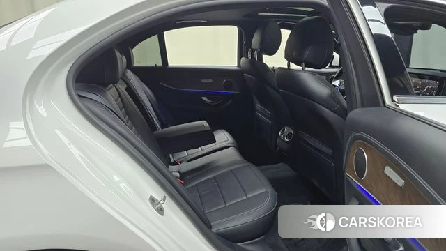 Mercedes-Benz E-Class W213 2021 Белый из Кореи, фото 2