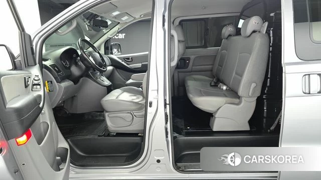 Hyundai The New Grand Starex 2021 Серебристо-серый из Кореи, фото 2