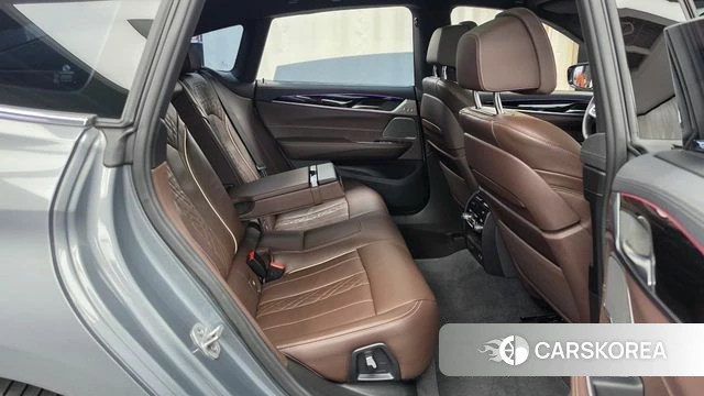 BMW 6 Series GT (G32) 2023 Серебристо-серый из Кореи, фото 2