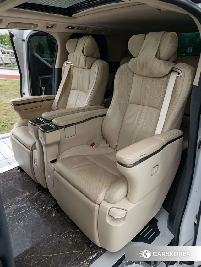 Toyota Alphard 2023 Белый из Китая, фото 2