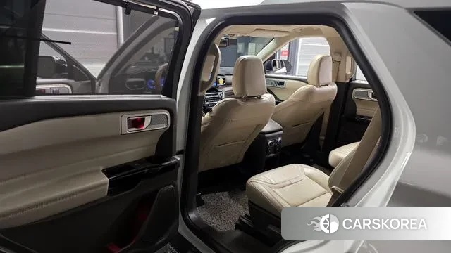 Ford Explorer 6th Generation 2021 Белый из Кореи, фото 2