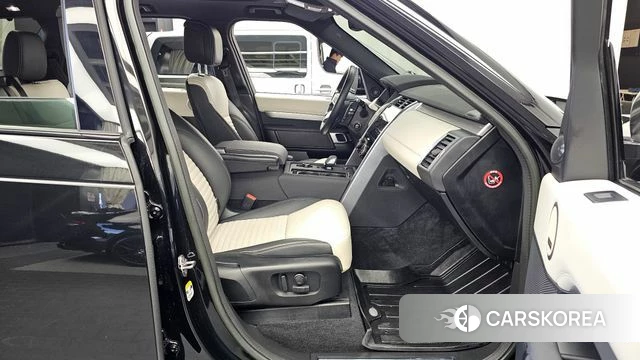 Land Rover Discovery 5 2023 Черный из Кореи, фото 2