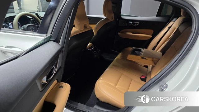 Volvo S60 3rd generation 2021 Белый из Кореи, фото 2