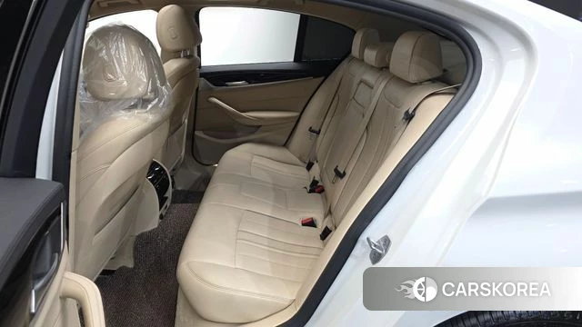 BMW 5 Series (G30) 2019 Белый из Кореи, фото 2