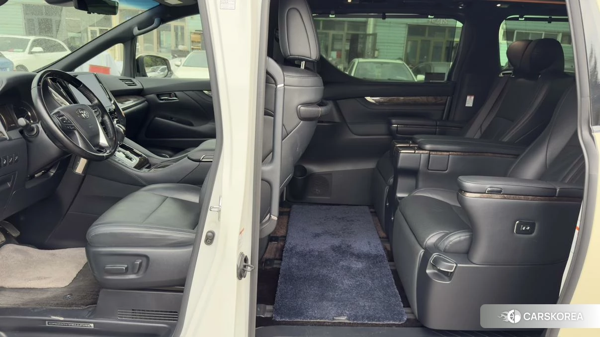 Toyota Vellfire 2021 Белый из Китая, фото 2