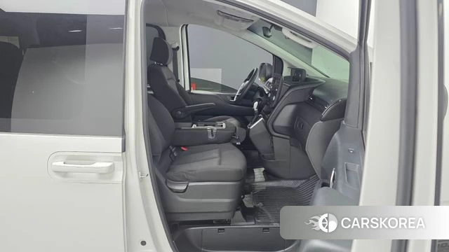 Hyundai Staria 2023 Черный из Кореи, фото 2