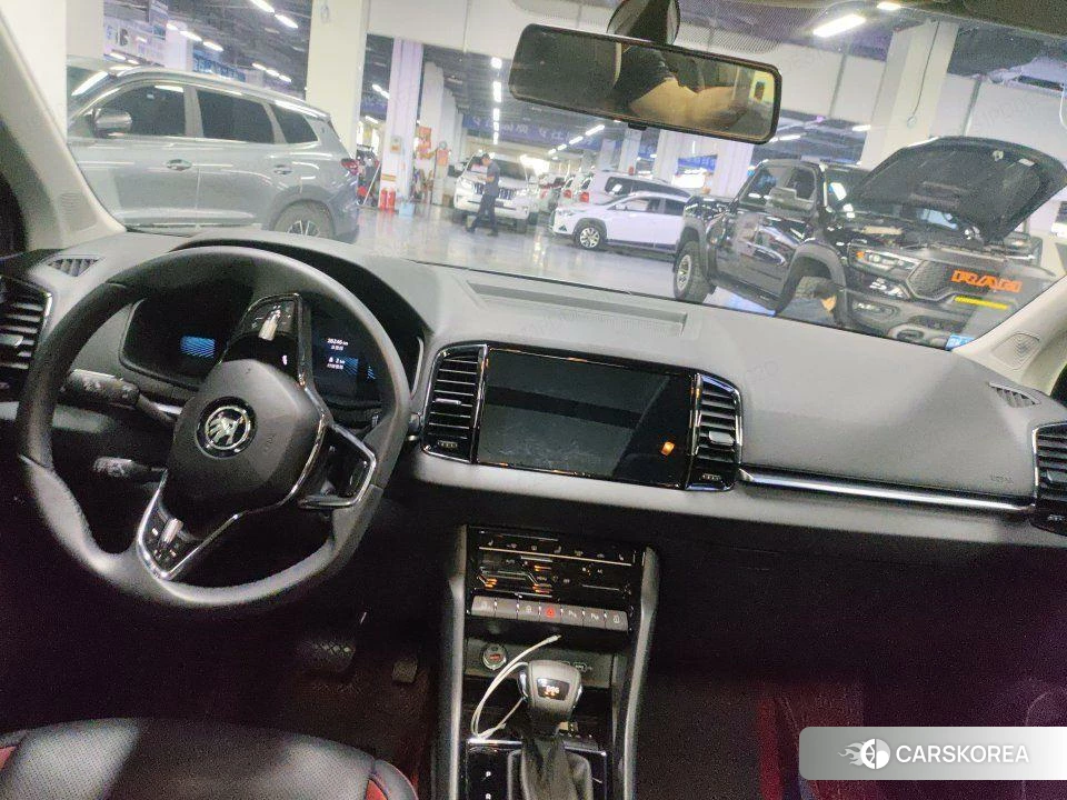 Skoda Karoq 2023 Белый из Китая, фото 2