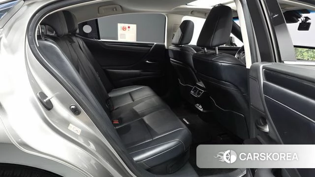 Lexus ES300h 7th generation 2019 Песочный из Кореи, фото 2
