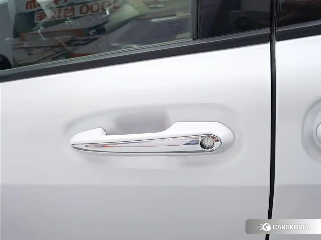 Toyota Granvia 2023 Белый из Китая, фото 2