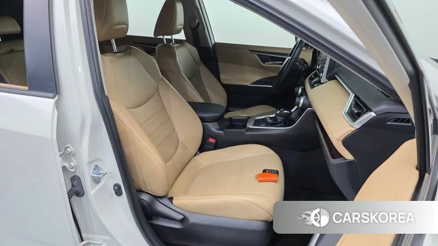 Toyota RAV4 5th Generation 2021 Белый из Кореи, фото 2