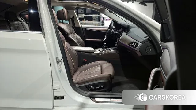 BMW 5 Series (G30) 2018 Белый из Кореи, фото 2