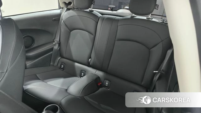 Mini Cooper 2023 Черный из Кореи, фото 2