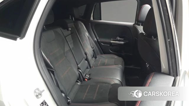 Mercedes-Benz GLA - Class H247 2025 Белый из Кореи, фото 2