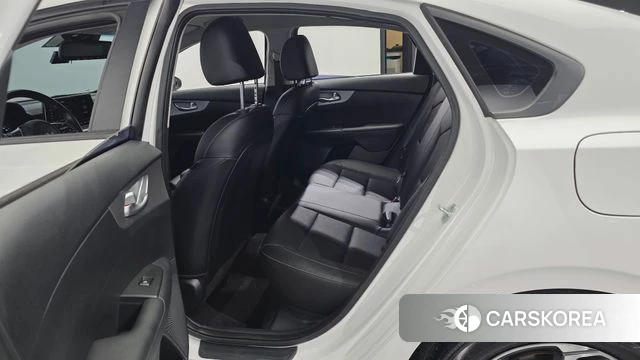 Kia The New K3 2nd generation 2022 Белый из Кореи, фото 2