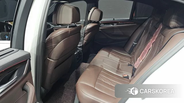 BMW 5 Series (G30) 2022 Белый из Кореи, фото 2