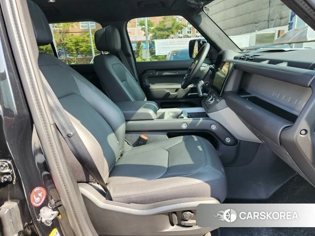 Land Rover Defender (L663) 2025 Черный из Кореи, фото 2