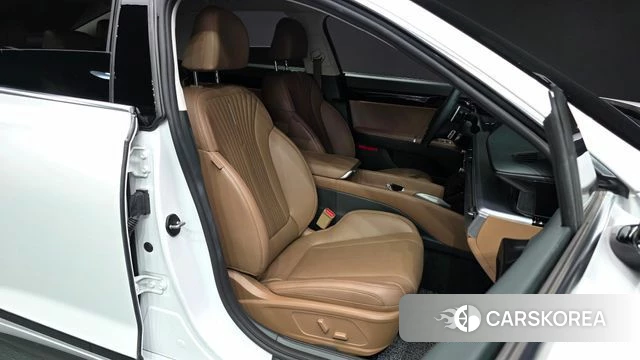 Hyundai Grandeur Hybrid (GN7) 2023 Белый из Кореи, фото 2