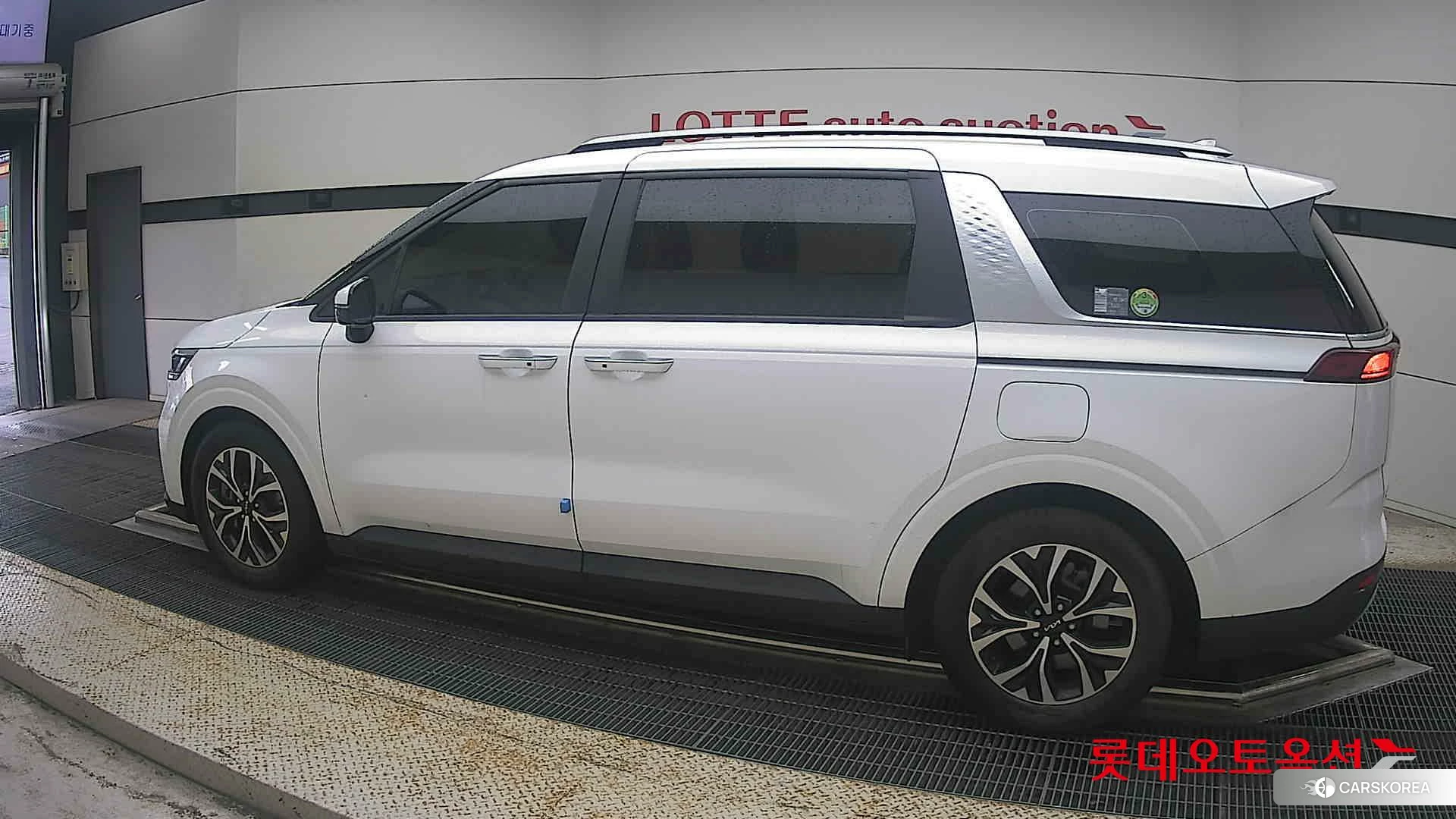 Kia Carnival 2023 Snow White Pearl (optional) из Кореи, фото 2