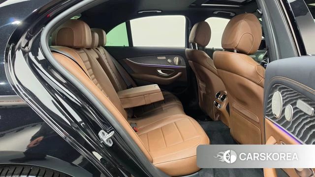 Mercedes-Benz E-Class W213 2022 Черный из Кореи, фото 2
